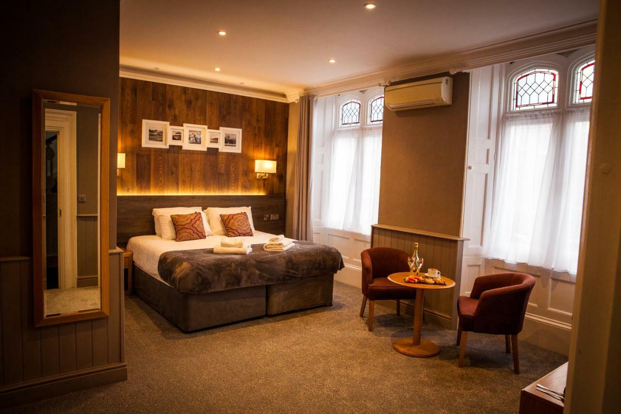Heywood Spa Hotel Tenby Esterno foto