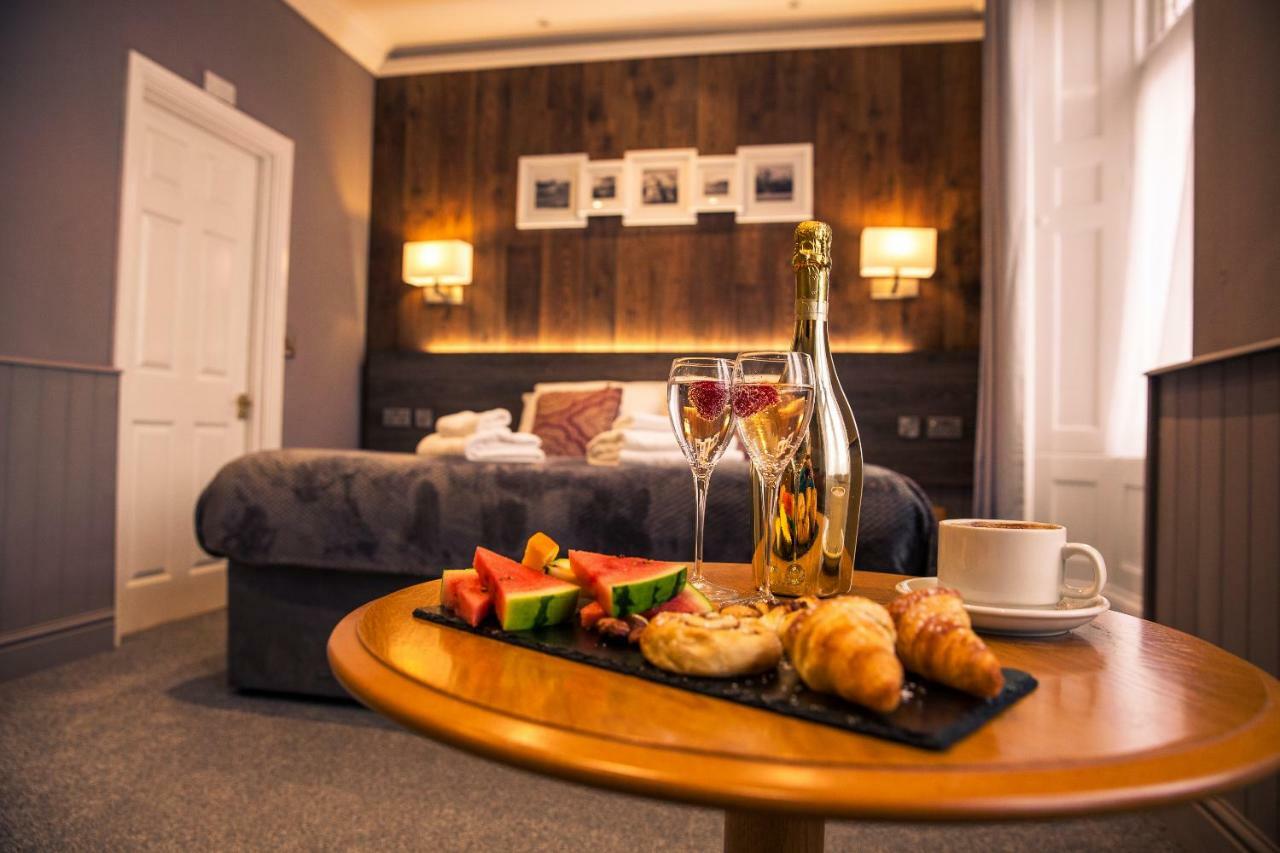 Heywood Spa Hotel Tenby Esterno foto